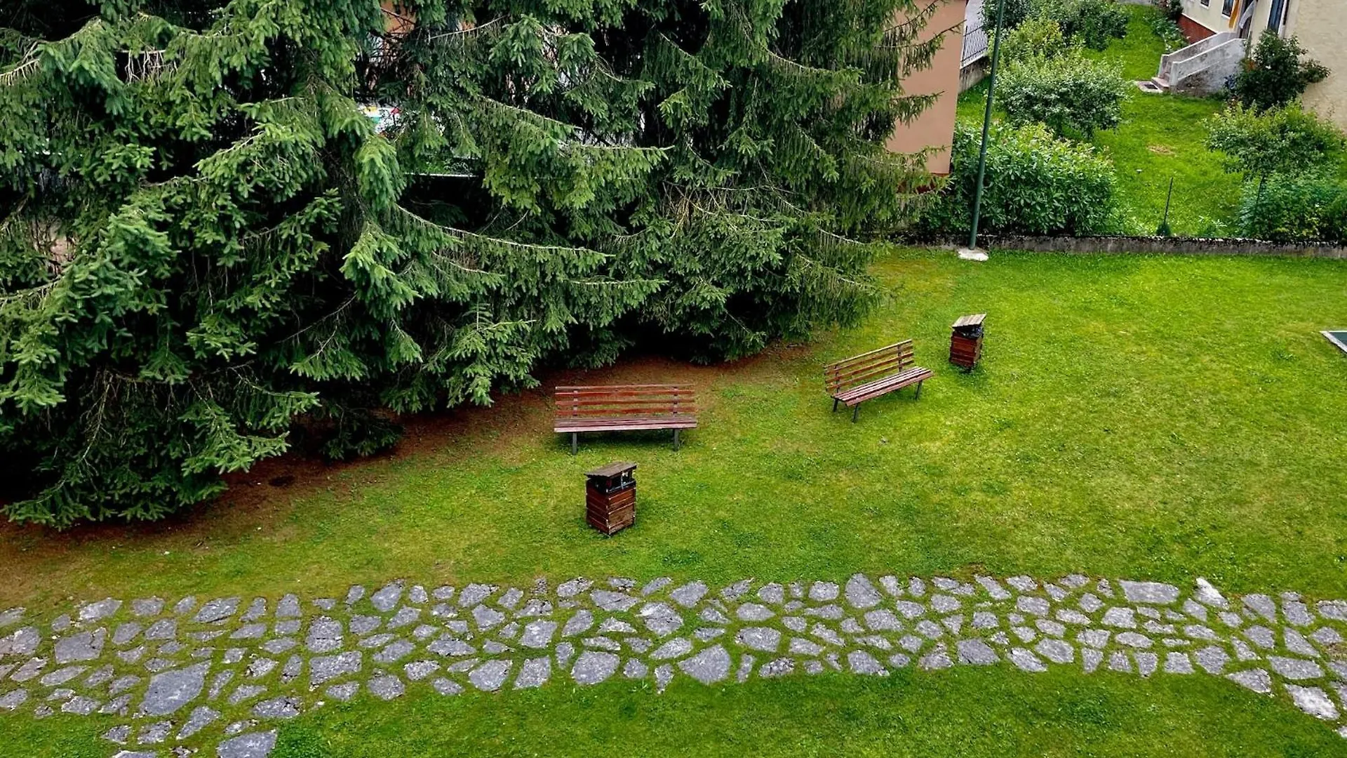 Appartamento Per Famiglie In Centro Ad Asiago Con Posto Auto E Ampio Giardino Apartment